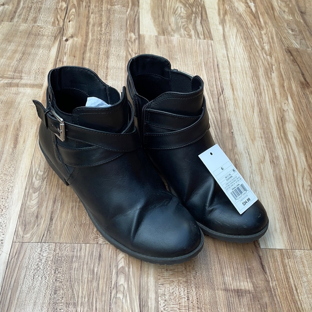 Universal Thread boots